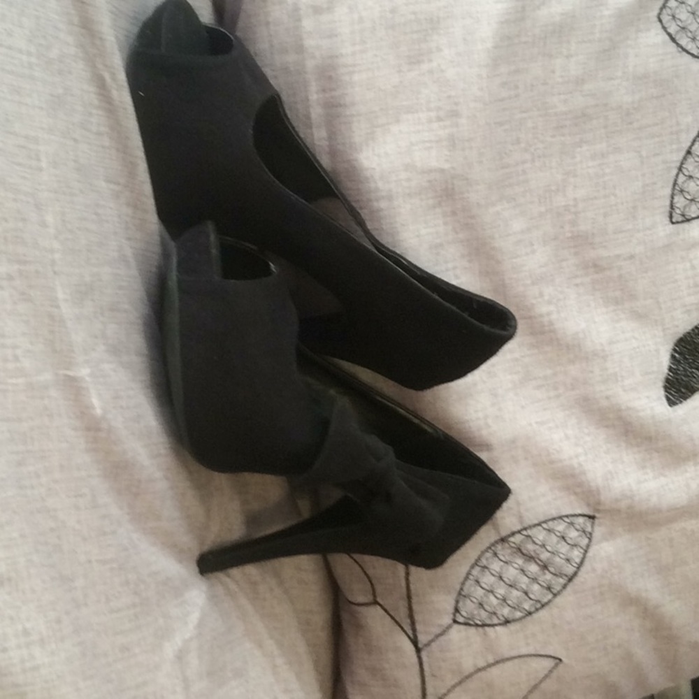 Xhilaration black heels